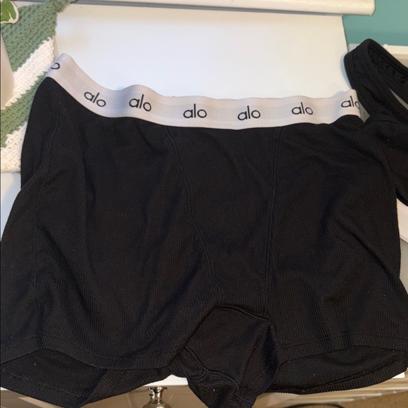 Set of 6 - ALO Yoga White Ribbed Bra & Boy Shorts Set - Picture 9 of 9